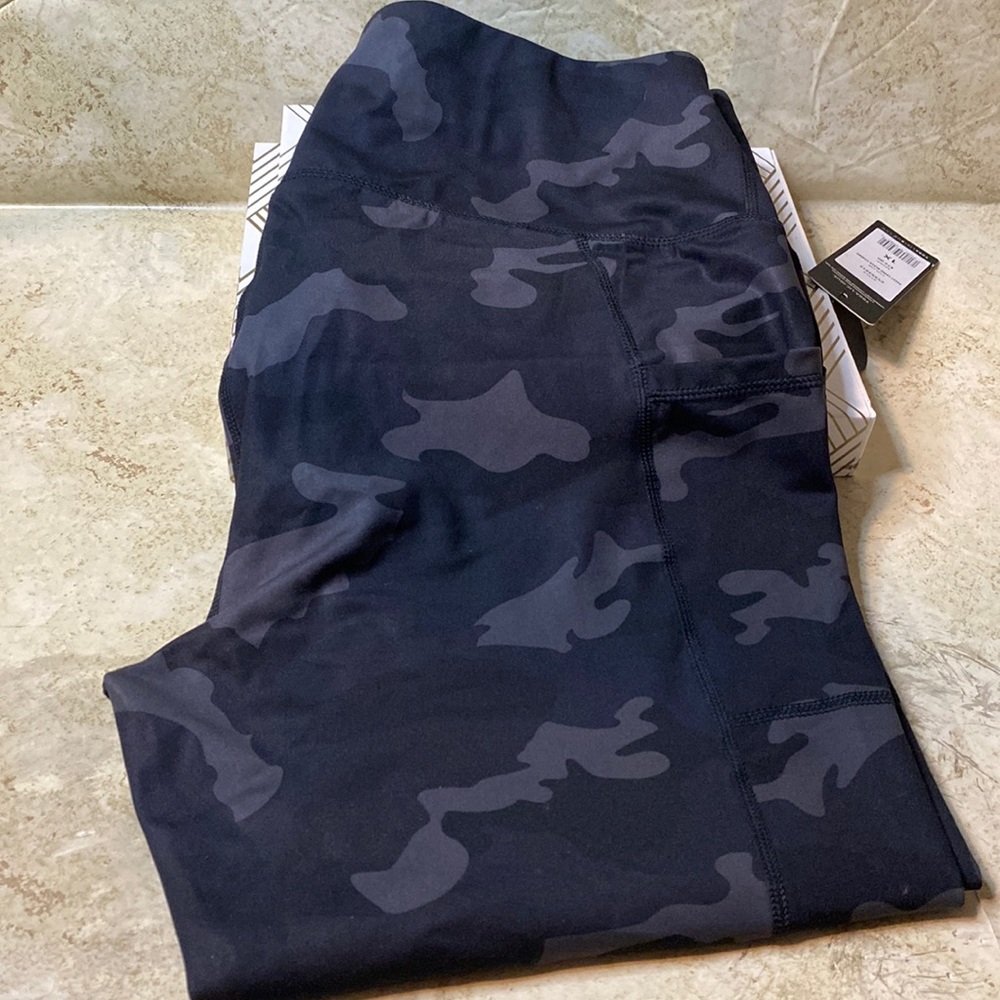 Yogalicious Lux Camo leggings size 1X